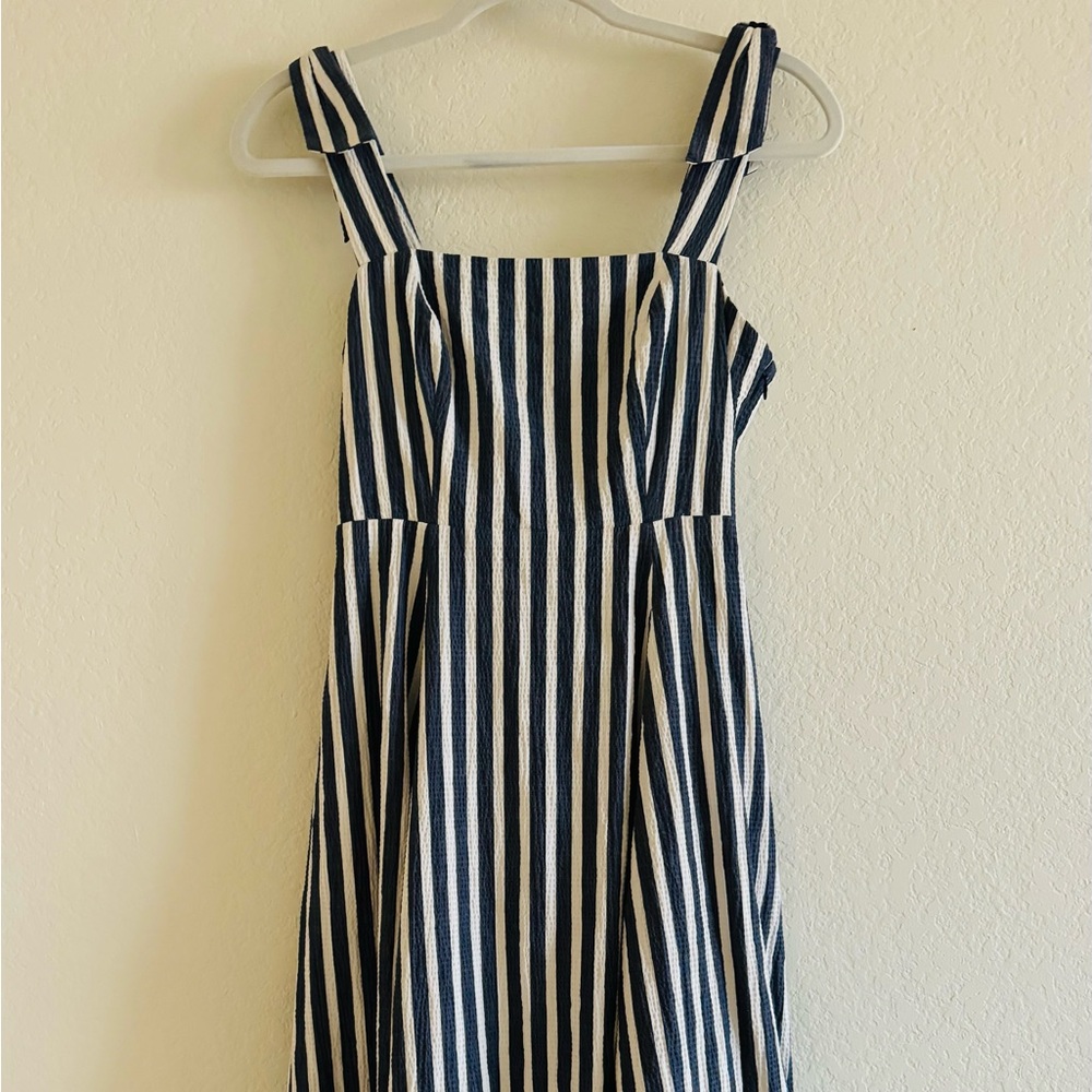 Darling Kate Spade dress, size 4, seersucker. striped, sleeveless, summer